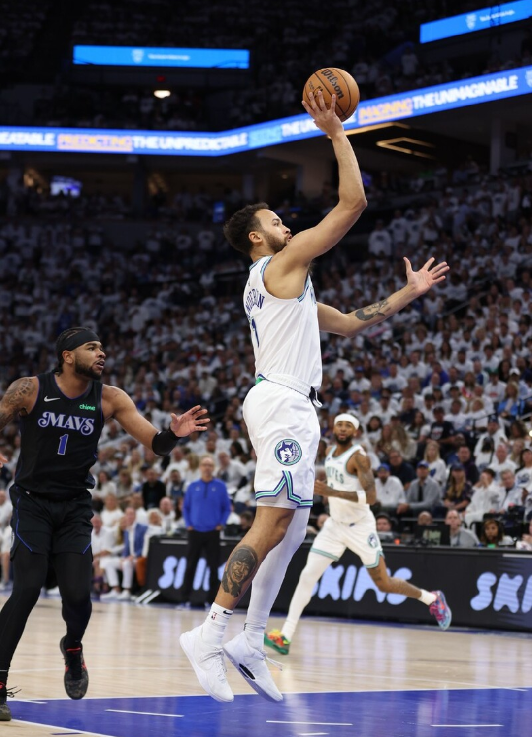 西甲转会期再迎强敌，明尼苏达森林狼篮板制胜，主帅态度：质疑声仍在，临场指挥获称赞的简单介绍